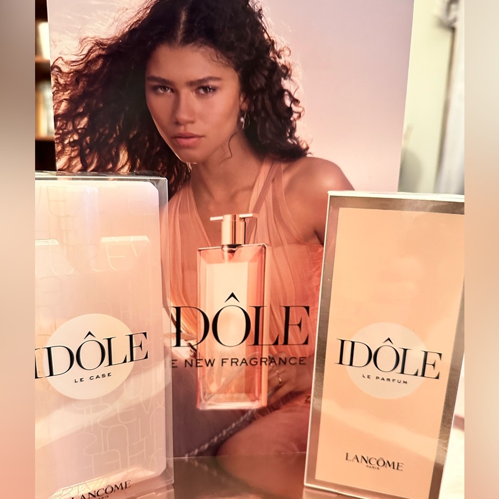 Idole  Eau De Parfum  by Lancôme Set  -Eau De parfum spray 1.7 Fl OZ with case